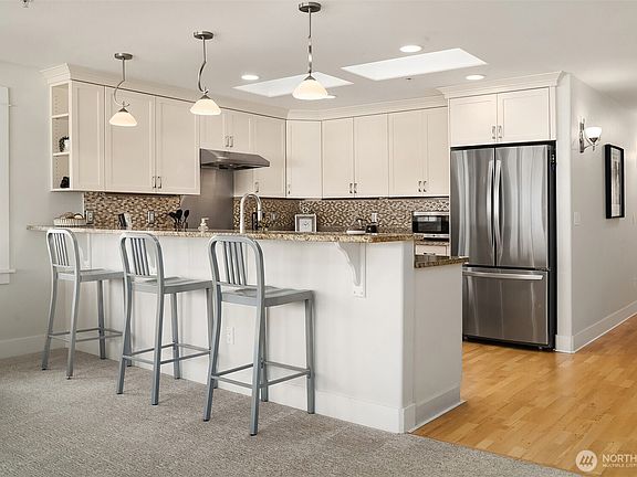 5th image of 616 Glen Street #202