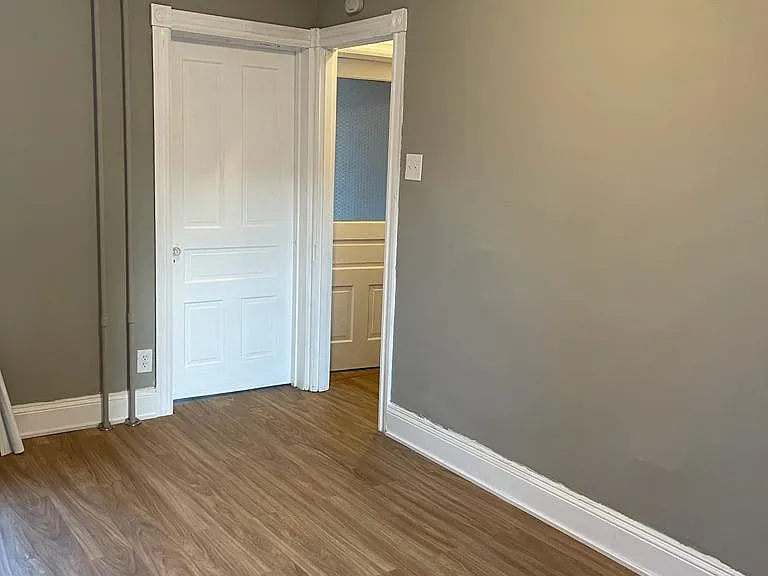 239 N Railroad St — Photo 11