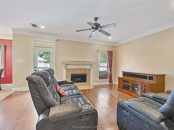3rd image of 1400 Stonebridge Ct