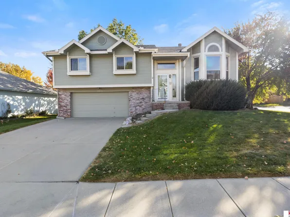 15233 Bedford Ave, Omaha, NE 68116