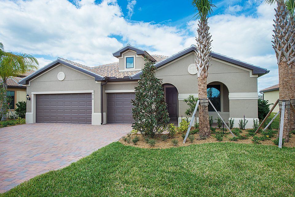 1st image of 310 SE Huntington Cir