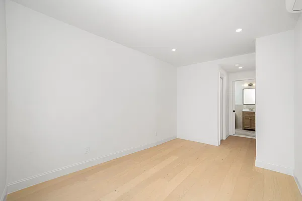 Living room, photo 5