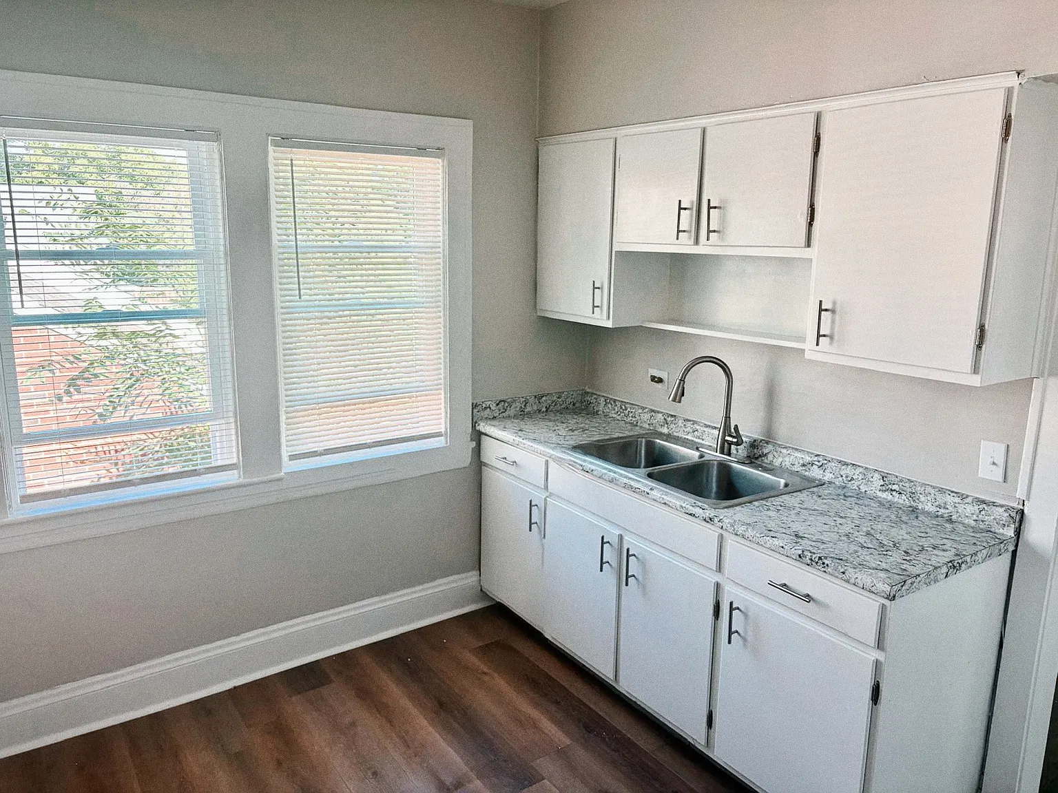 2 bed, 900 sqft, $1,000 — Photo 3