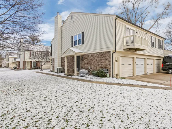 2077 Hidden Meadows Dr Unit D, Walled Lake, MI 48390