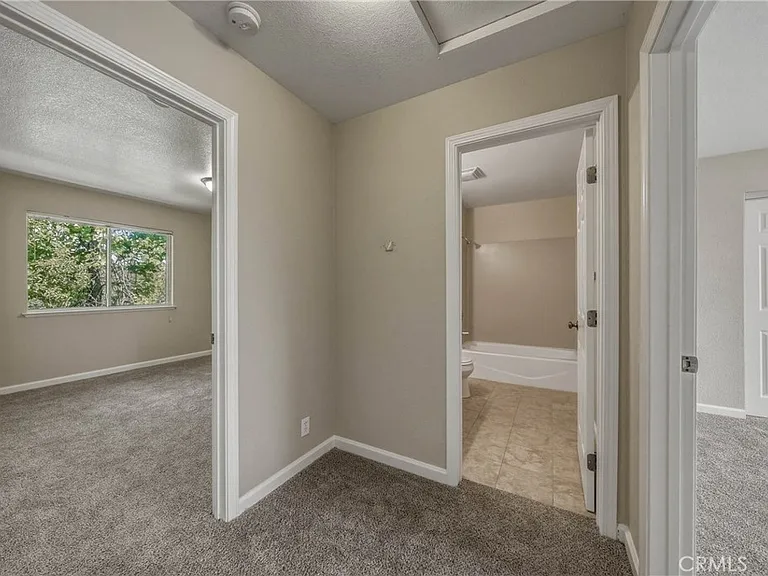 687 Armstrong St — Photo 17