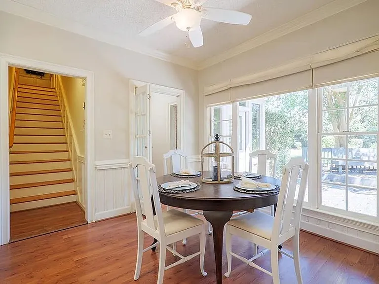 1009 Williamsburg Dr — Photo 18