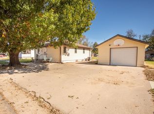 109 E 10th St, McCook, NE 69001