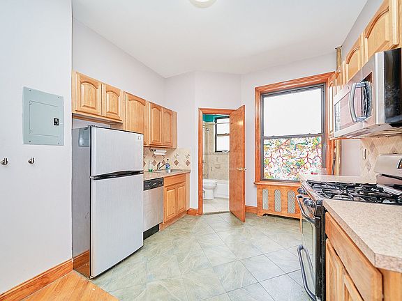 2nd image of 501 1/2 W 43rd St APT 3E