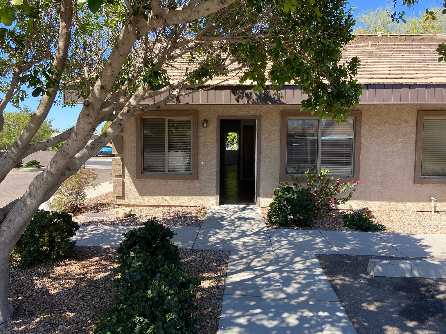 Bella Rosa Apartments — Photo 4