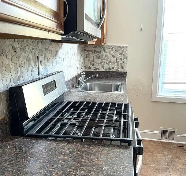 451 W Bringhurst St — Photo 13