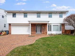 526 Hemlock Dr, Cedarhurst, NY