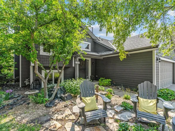 1957 Park Ridge Dr, Chaska, MN 55318