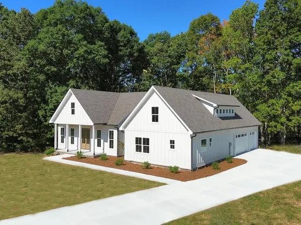 729 Vintage Dr, Baxter, TN 38544