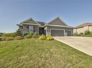 4246 Lakeview Ter, Basehor, KS 66007