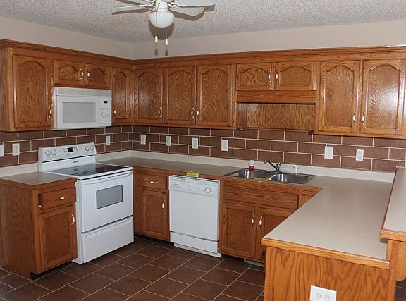5th image of 832 Isaac Dr