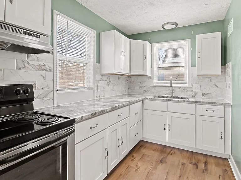 346 N 21st St — Photo 11