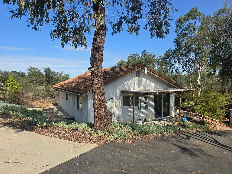 31494 Oak Glen Rd — Photo 2