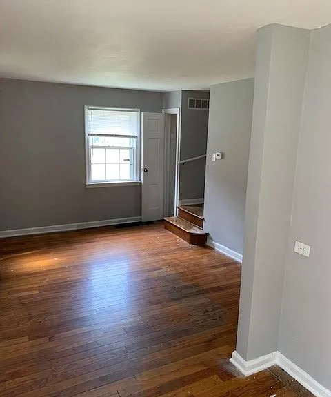 723 Clarendon Pl — Photo 4