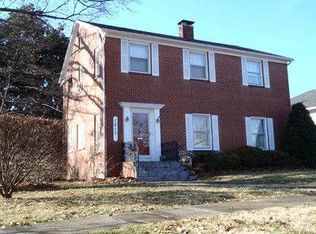 1217 Forest St, Eldorado, IL 62930