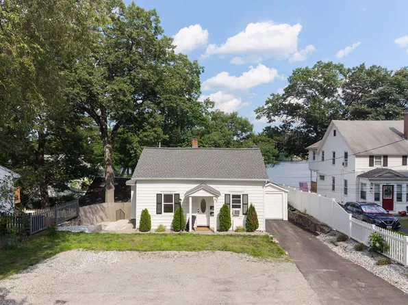 435 Lake Ave, Worcester, MA 01604