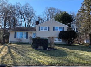 60 Fielding Ter, Uncasville, CT 06382