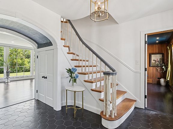 3rd image of 60 Ridge Rd