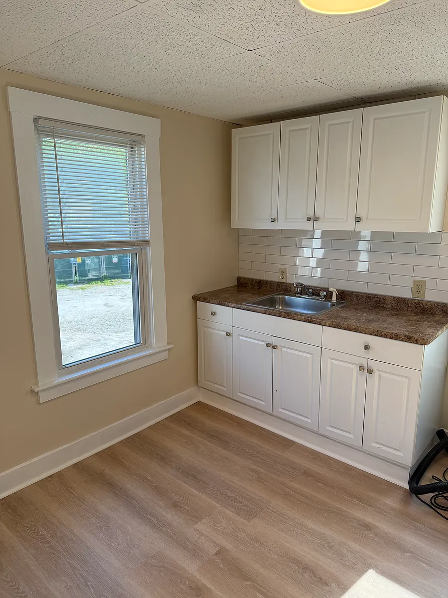 Building Photo - 105 White Rock Rd #8