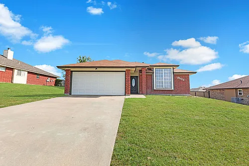 2502 Eastwood Dr Photo 1