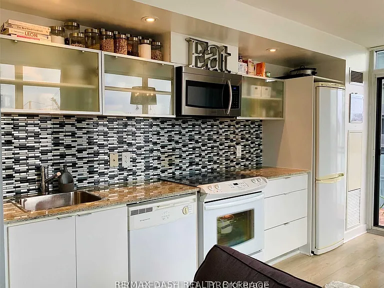 4K Spadina Ave #1202 — Photo 3