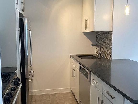 4th image of 2373 Broadway APT 1402