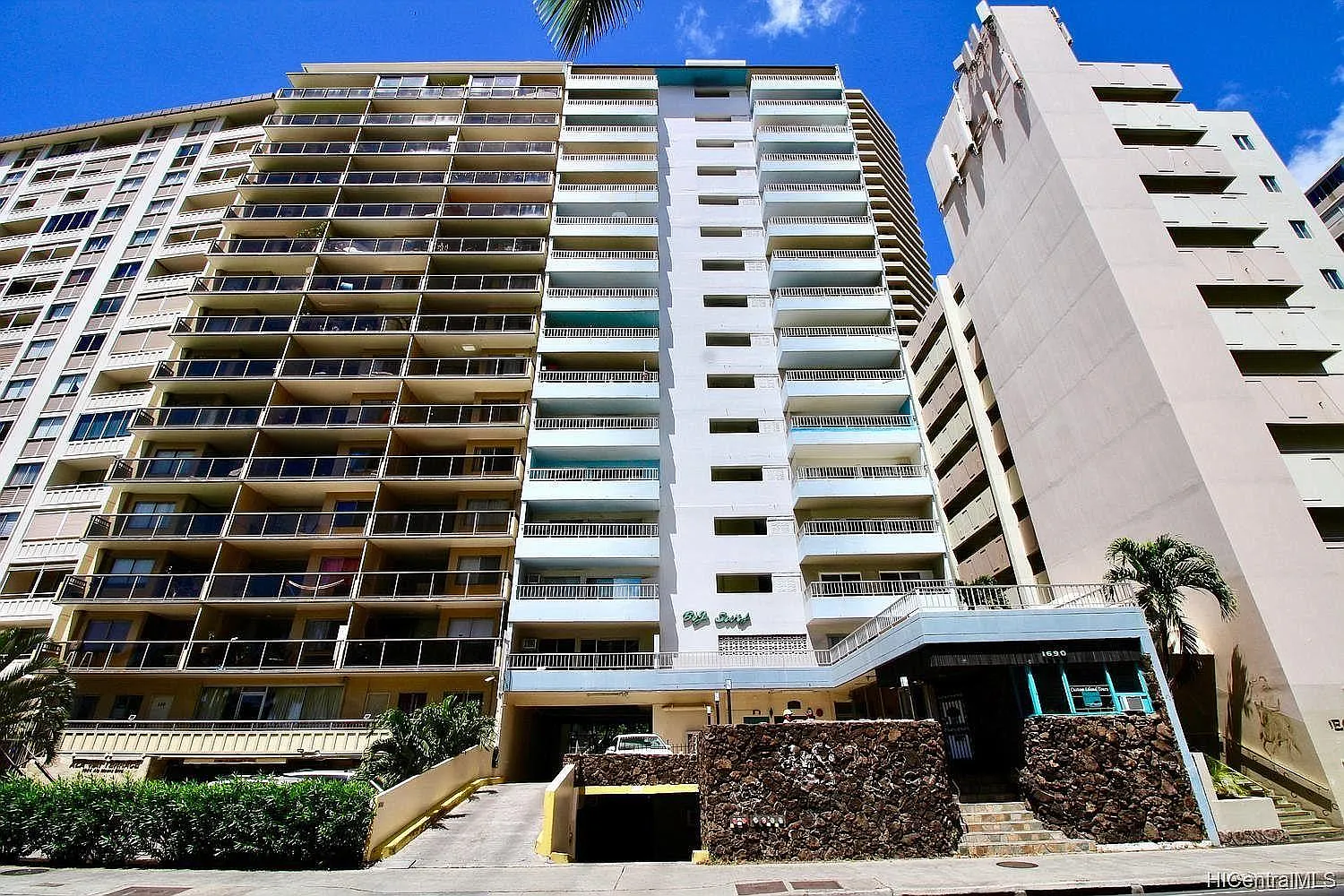 1690 Ala Moana Blvd — Photo 3