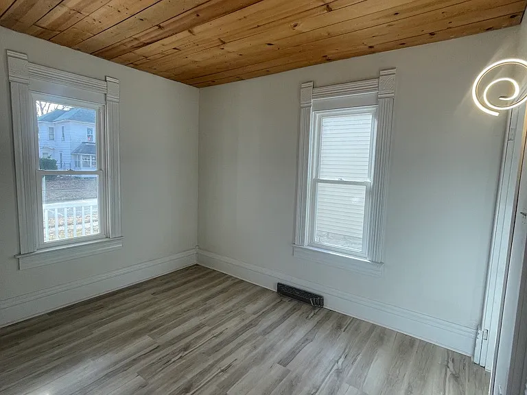 414 E Wheeler St — Photo 4