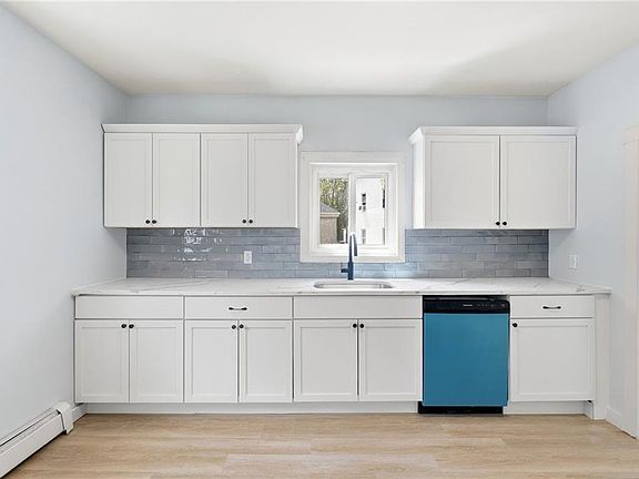 5th image of 35 Lawrence St