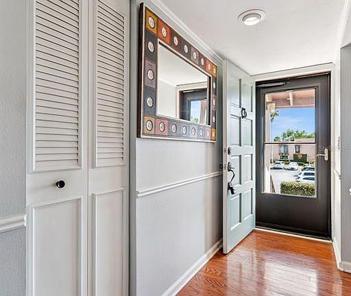 3rd image of 210 LA CASA #210