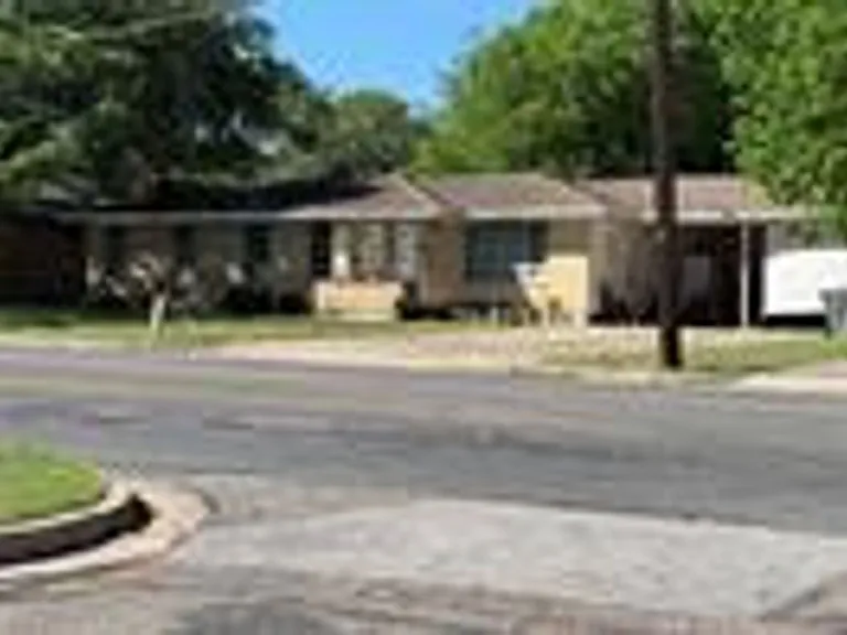 2408 Lake Air Dr — Photo 3