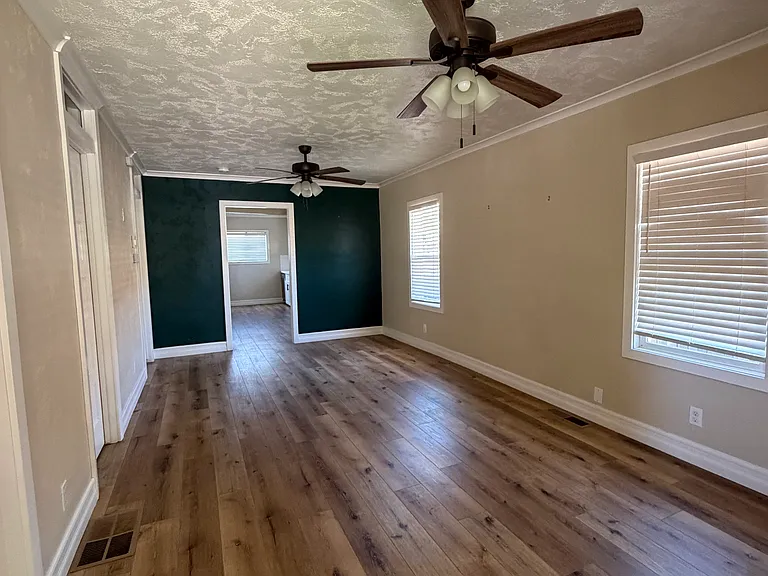 425 Daisy Ave — Photo 6