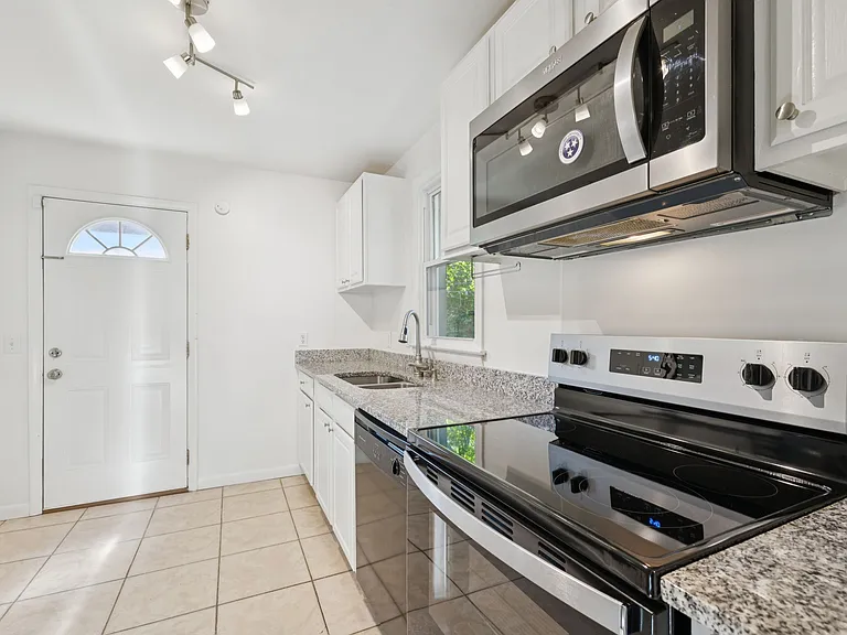 589 Highcrest Dr — Photo 6