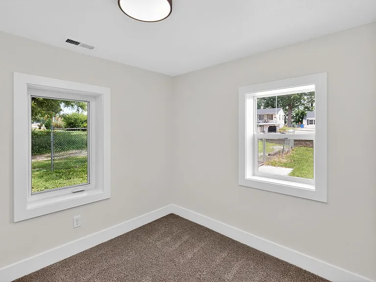 4076 Indianola Ave — Photo 14