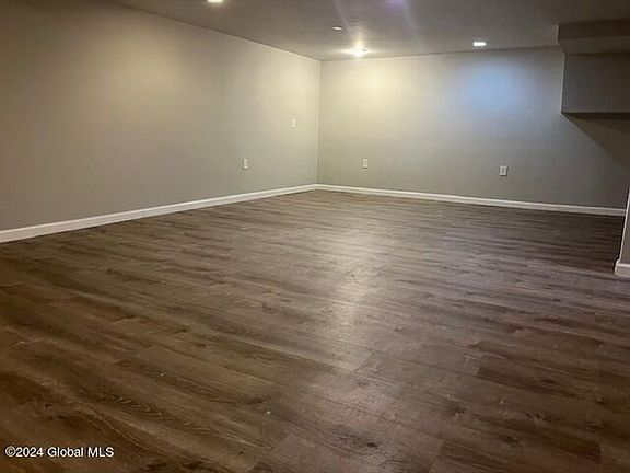 4th image of 1 Seward St #2