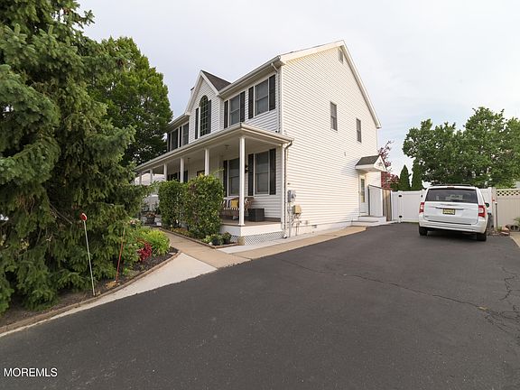 4th image of 314 Beers Street