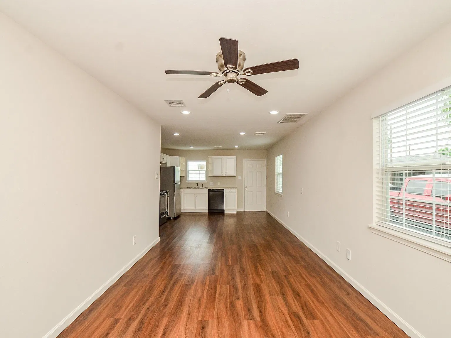 3 bed, 1.0 bath, 1152 sqft, $1,550 — Photo 4