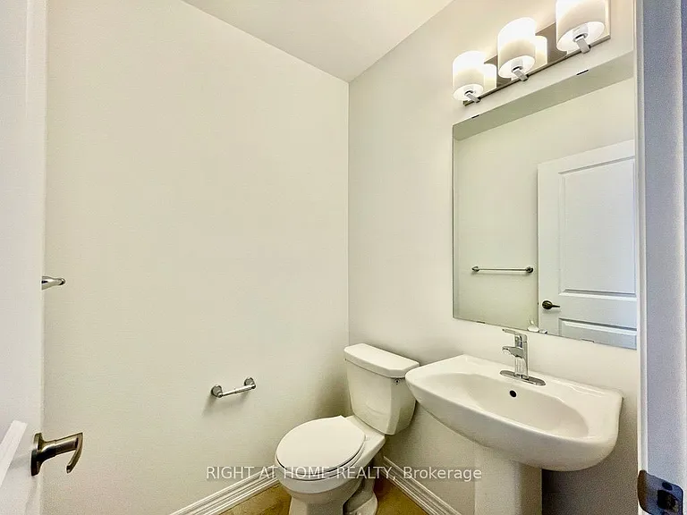 67 Milady Cres — Photo 6