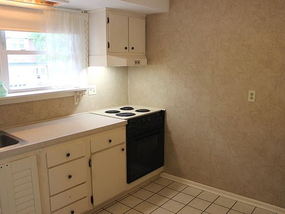 2nd image of 4317 1/2 Candlelight Ln
