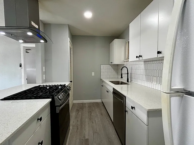 3304 Tom Green St #C — Photo 8