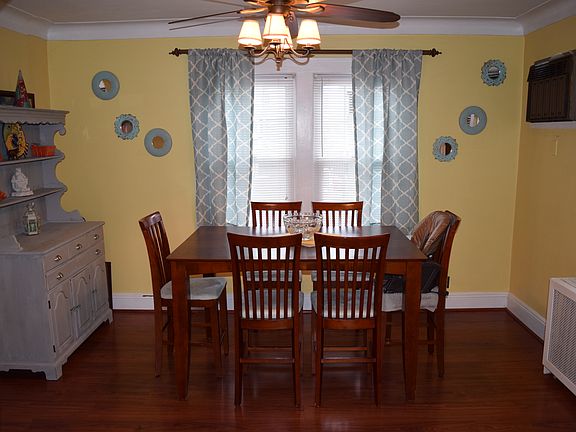 5th image of 218 Myrtle Ave