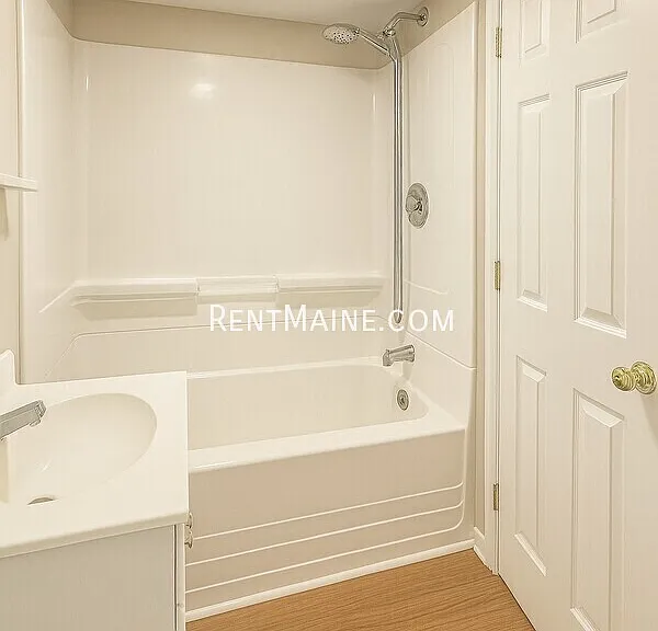 409 4th St #5 — Photo 11