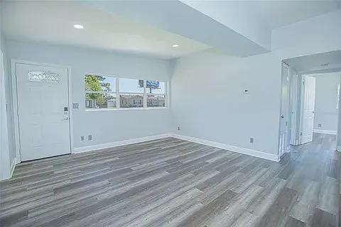 4870 Seminole Ave — Photo 16