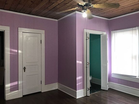 5th image of 303 Oak St
