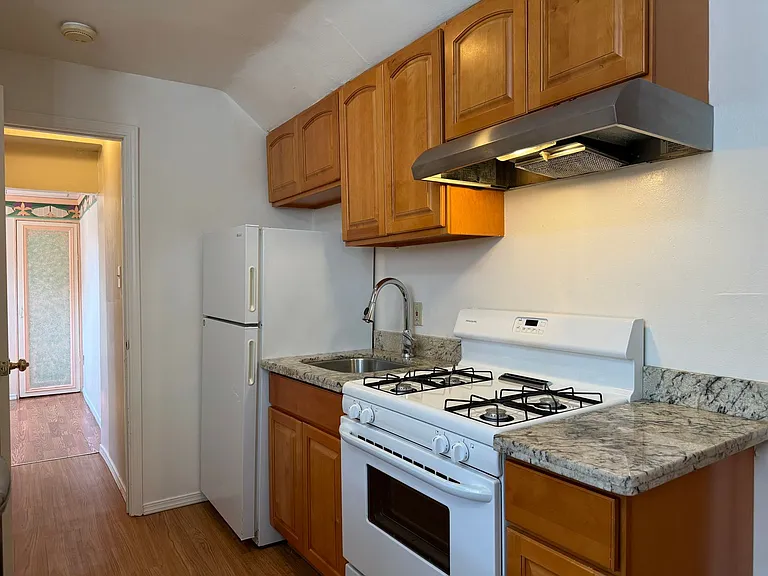 5235 17th Ave NE, Seattle WA 98105 — Photo 3