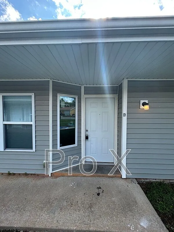2 bed, 1.0 bath, $1,025 — Photo 1